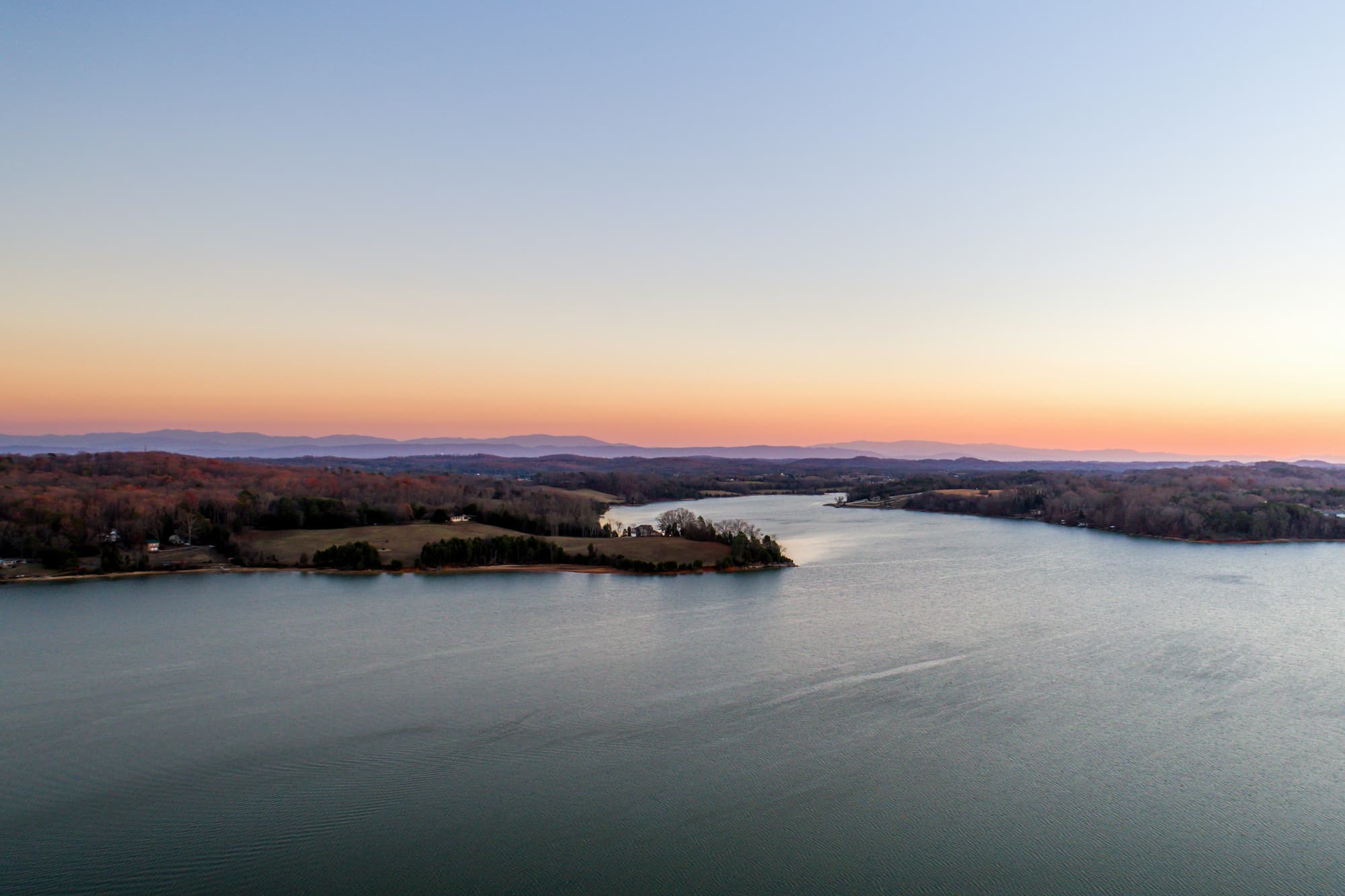 image of Fort Loudoun Lake in Knxoville TN